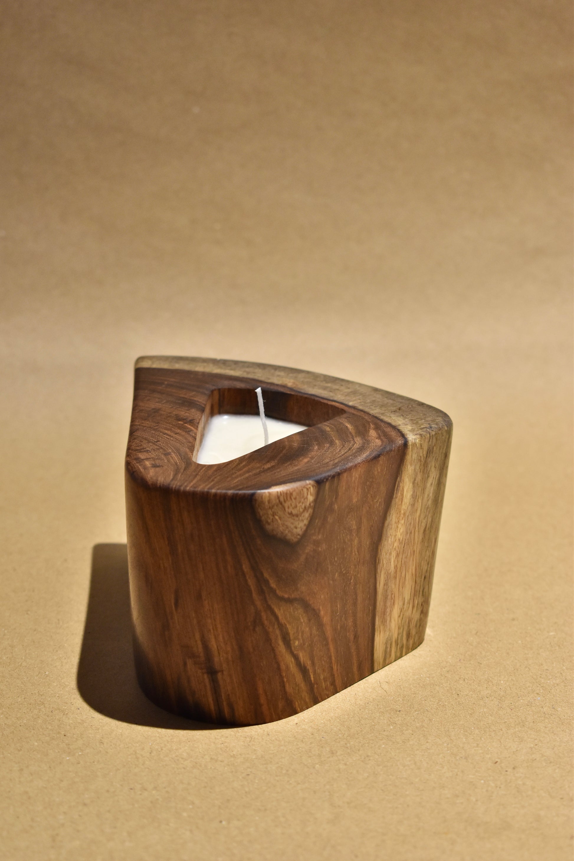 Walnut wood candle with Atlantic breeze