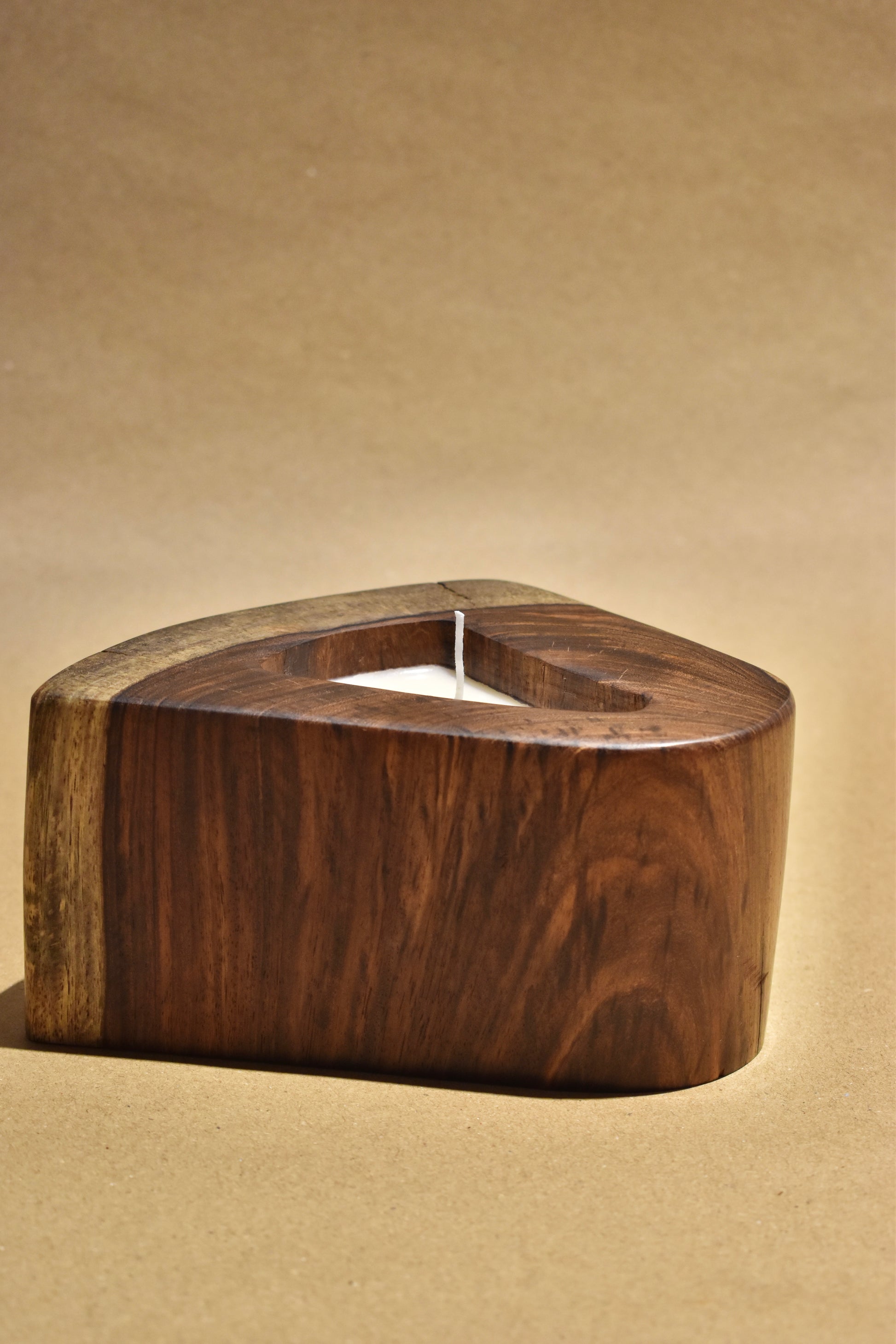 Walnut wood candle with Atlantic breeze