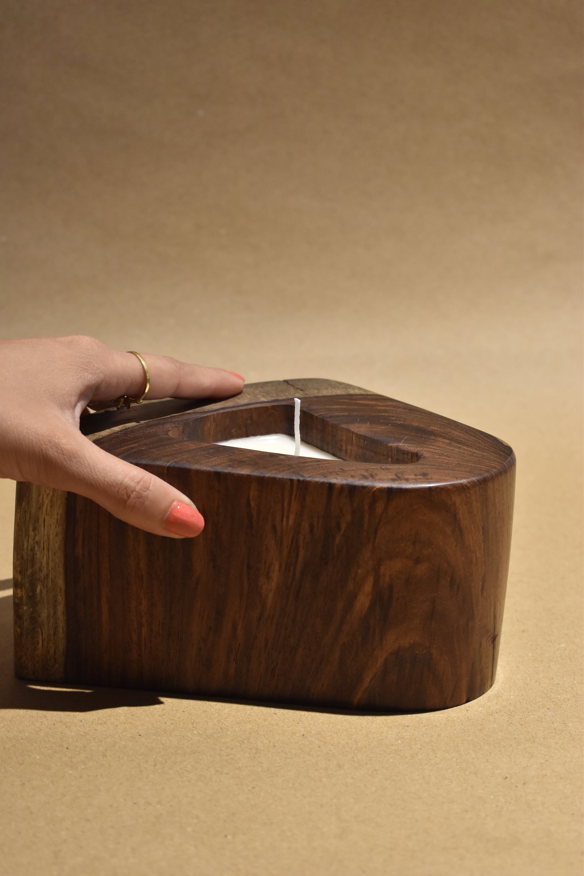 Walnut wood candle with Atlantic breeze