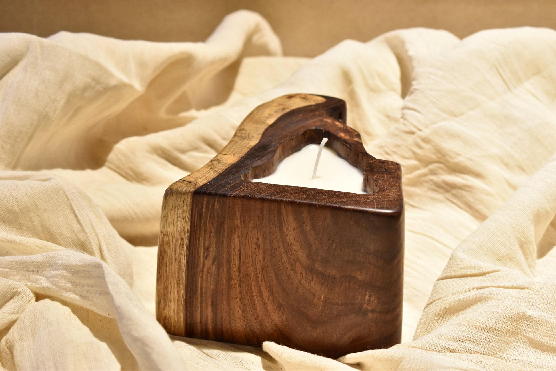 Walnut wood Candle with Antlantic Breeze fragrance