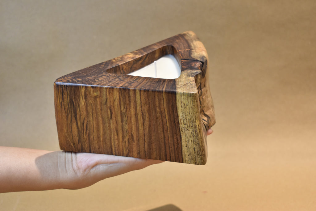 Walnut wood candle with Atlantic breeze  fragrance