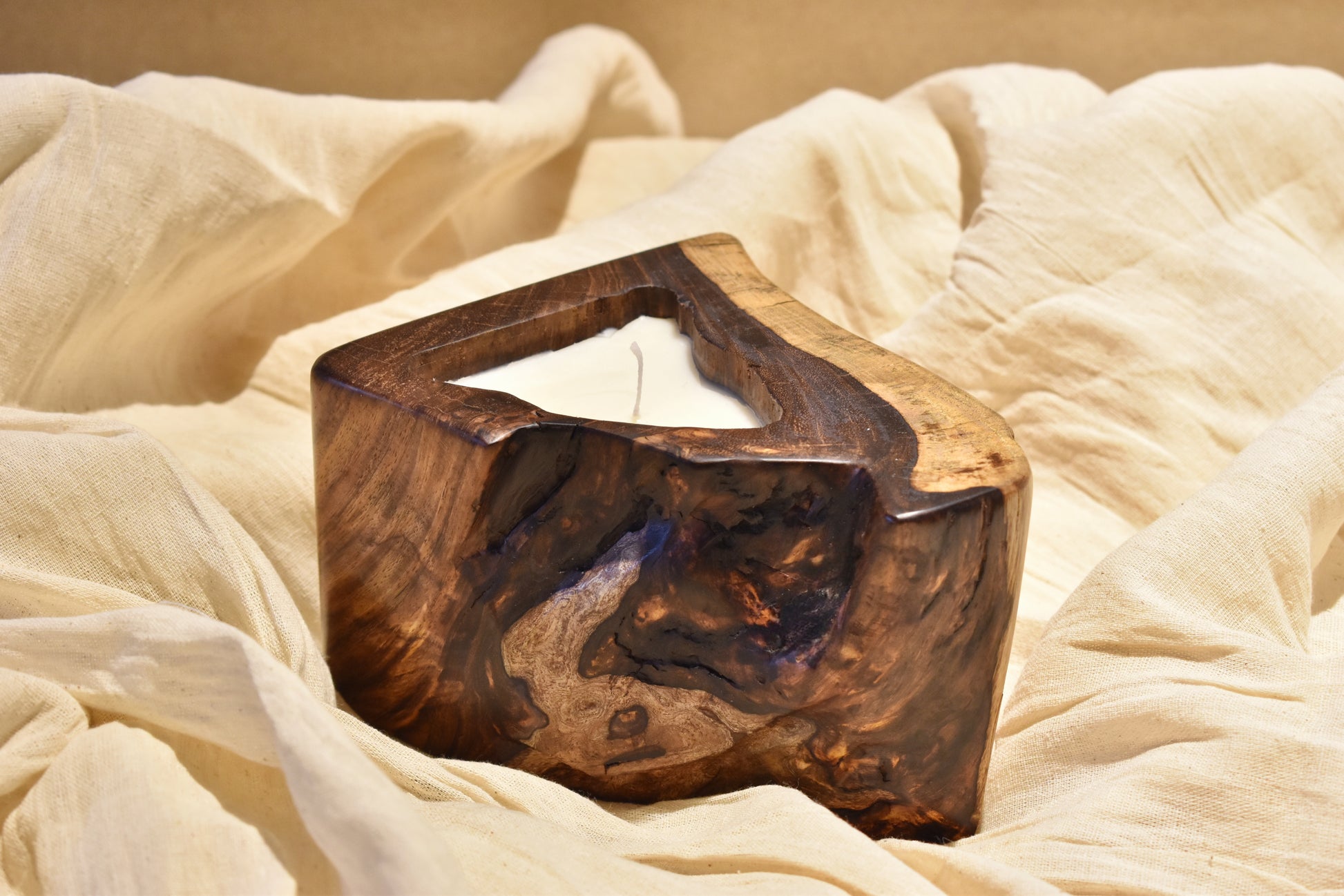 Walnut wood Candle with Antlantic Breeze fragrance